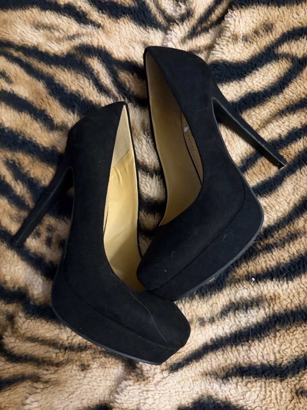 Chinese Laundry Black Suede Platform Stiletto Pumps